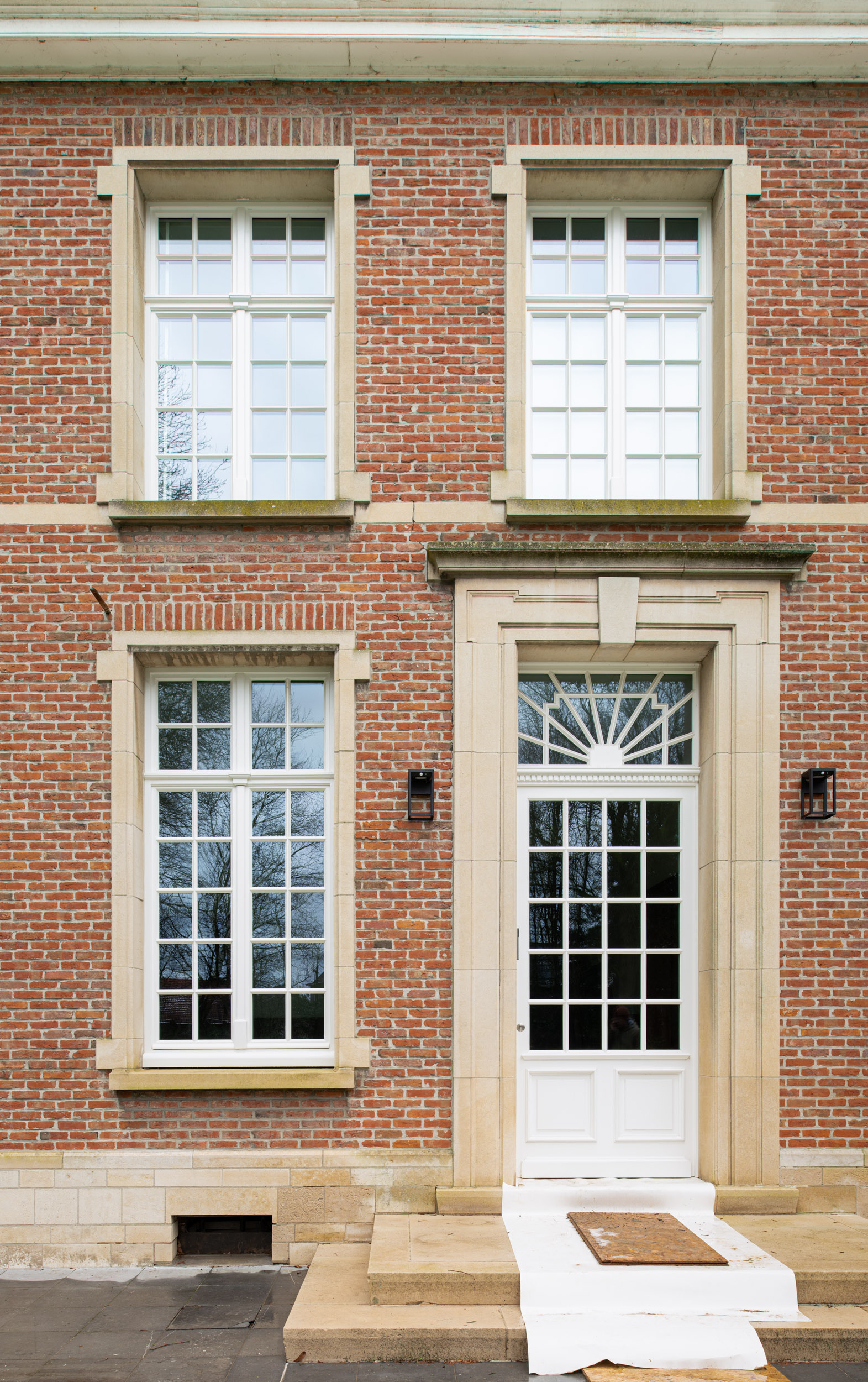 Finti uniek en verantwoord naaldhout toegepast op ramen en deuren